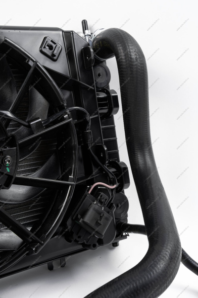 Радиатор охлаждения ВАЗ-2190/Datsun 2015- + рад.конд. с 1 эл. вент.и патрубками МКПП н/о в сборе Lada LADA 21903130000814