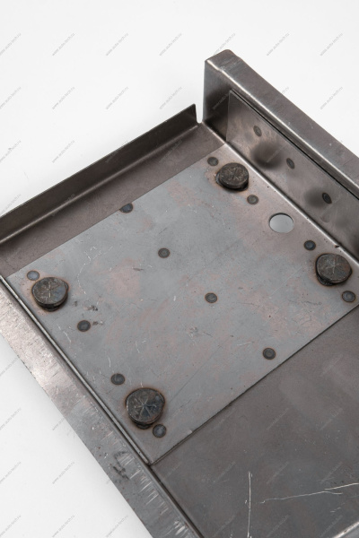 Площадка ВАЗ-2121 заднего поддомкратника правая с шпильками ( усиленная) Kamaz KAMAZ 21210-5101370-36