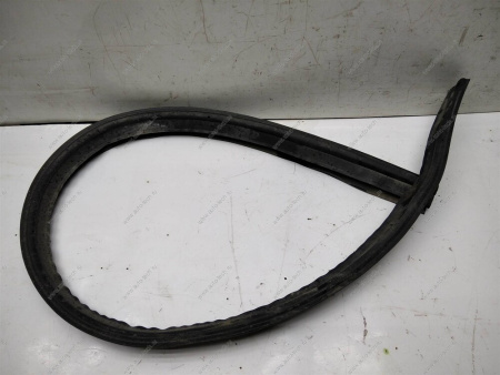 Уплотнитель капота задний Datsun Nissan NISSAN 658105PA0A