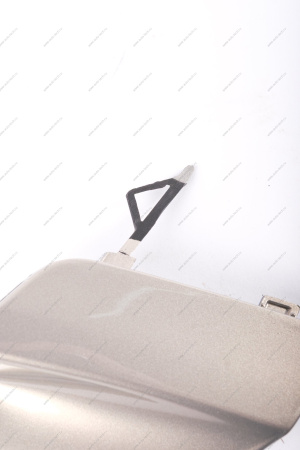 Крышка окна под переднюю буксирную проушину Lada Vesta SW Cross крашенная 247 Карфаген (Бежевый металлик) Lada LADA 8450031005-247