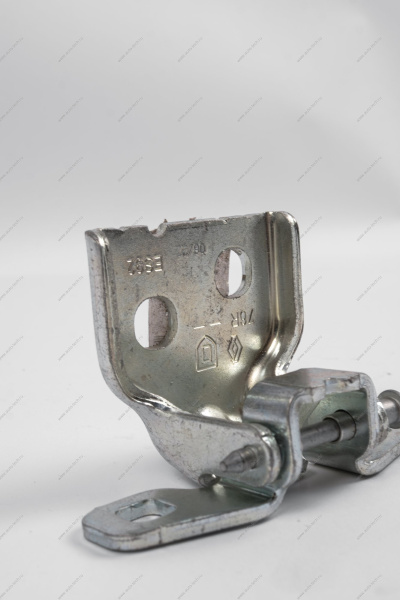 Петля двери RENAULT Logan 2014-/Vesta нижняя Renault RENAULT 804207876R