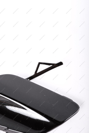 Крышка окна под переднюю буксирную проушину Lada Vesta SW Cross крашенная 676 Черная жемчужина (черный) Lada LADA 8450031005-676