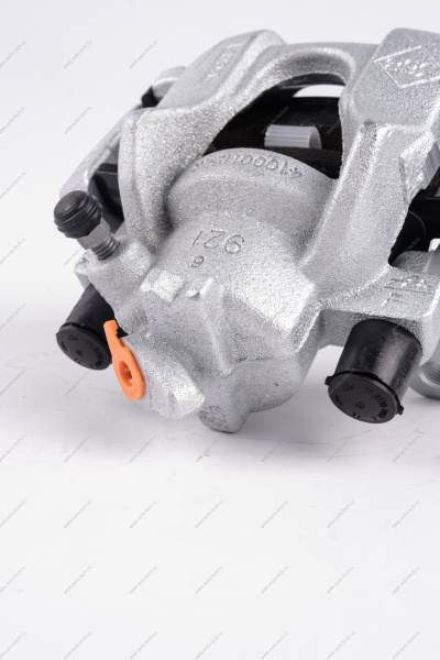 Суппорт тормоза передний левый (+2шт. тормозн. колодки 410602581R) Renault Logan II, Sandero II Renault RENAULT 410118579R