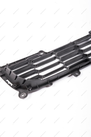 Решетка переднего бампера ВАЗ-21704 нижняя нов.обр.(соты) LADA 21704-2803057-10