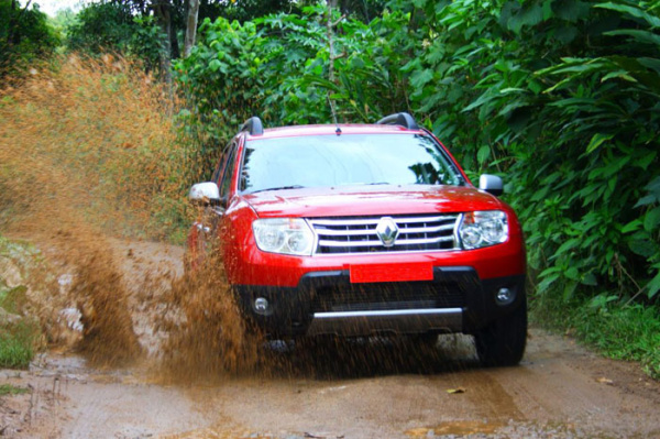 Бампер передний RENAULT Duster крашеный Красный тореадор 21B без отв под птф 2010-2014 Api Api 620220025R-21B