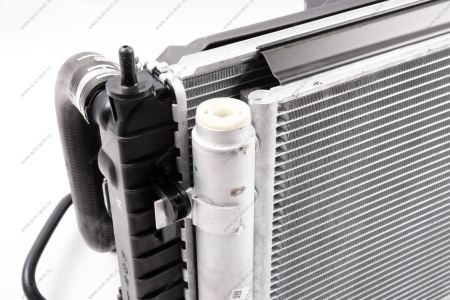 Радиатор охлаждения ВАЗ-2190 2015- + рад.конд. с 1 эл. вент.и патр. МКПП н/о в сборе Lada LADA 8450110797