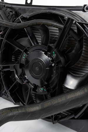 Радиатор охлаждения ВАЗ-2190/Datsun 2015- + рад.конд. с 1 эл. вент.и патрубками МКПП н/о в сборе Lada LADA 8450110795