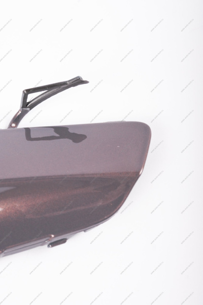 Крышка окна под переднюю буксирную проушину Lada Vesta SW Cross крашенная 496 Фантом (серо-голубой) Lada LADA 8450031005-496