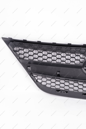 Решетка радиатора переднего бампера LADA Largus верхняя Lada LADA 8450000248