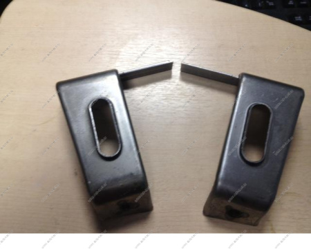 Держатель ВАЗ-2110 бокового крепления переднего бампера правый+левый к-т АвтоВАЗ LADA 21100-2803170+71-00 Держатель ВАЗ-2110 бокового крепления переднего бампера правый+левый к-т АвтоВАЗ LADA 21100-2803170+71-00