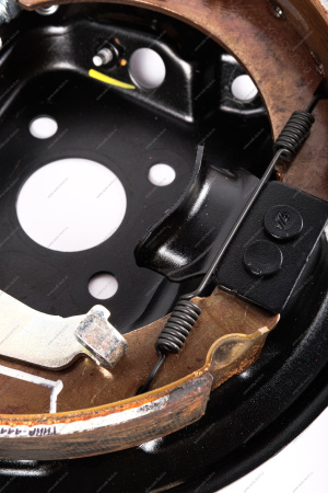 Комплект тормозов задних в сборе ( левый + правый ) LADA Largus Renault RENAULT 440208382R