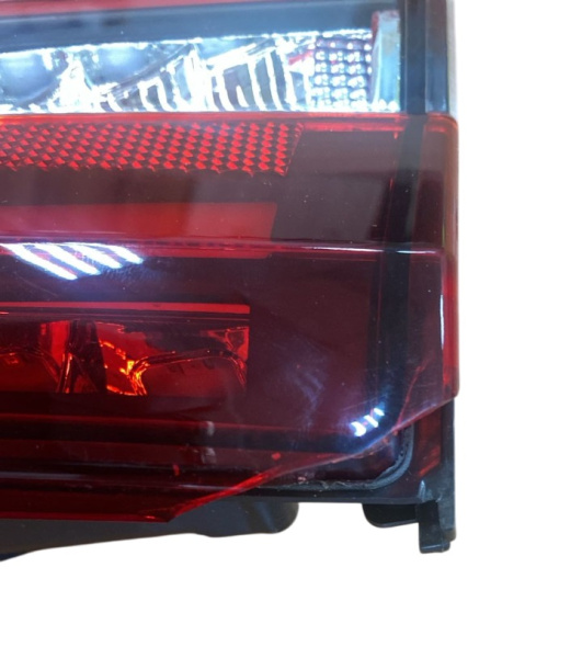 Уценка Фонарь задний внутренний правый светодиодный отколота угол пластика LADA Vesta FL внтутренний скол Россия Россия 8450040004