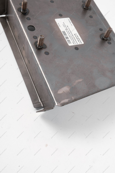 Площадка ВАЗ-2121 заднего поддомкратника правая с шпильками ( усиленная) Kamaz KAMAZ 21210-5101370-36