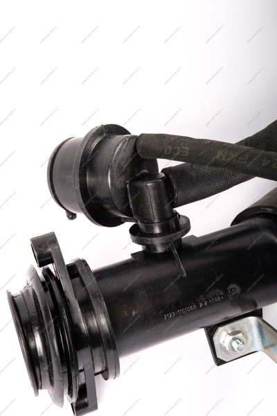 Труба наливная с гравитационным клапаном в сборе ВАЗ-2123 Lada LADA 21230110105400