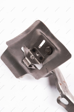 Петля ВАЗ-2101-2107 крышки багажника левая Lada LADA 21010560502300