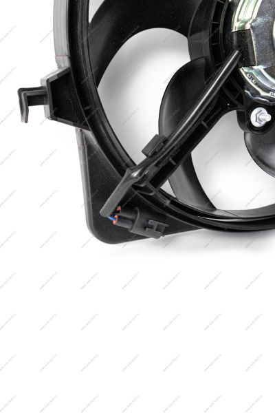 Вентилятор охлаждения ВАЗ-2190 до 2015 с кожухом Валее-95 ВАЛЕЕ-95 21900130002505