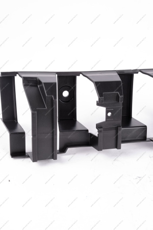 Усилитель переднего бампера средний (пластик) LADA Vesta FL Lada LADA 8450040060