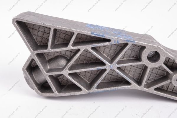 Кр-н ВАЗ-1118 задней опоры двигателя МКПП Lada LADA 11180100103200