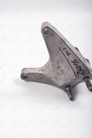 Кронштейн левой опоры подвески двигателя (P4M,P4P-BVM5) LADA XRAY Lada LADA 8450090612