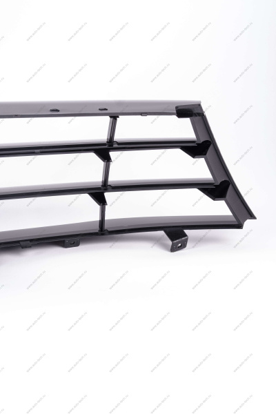 Решетка радиатора LADA Vesta SW Cross (накладка) глянцевая Lada LADA 8450030181 Решетка радиатора LADA Vesta SW Cross (накладка) глянцевая Lada LADA 8450030181