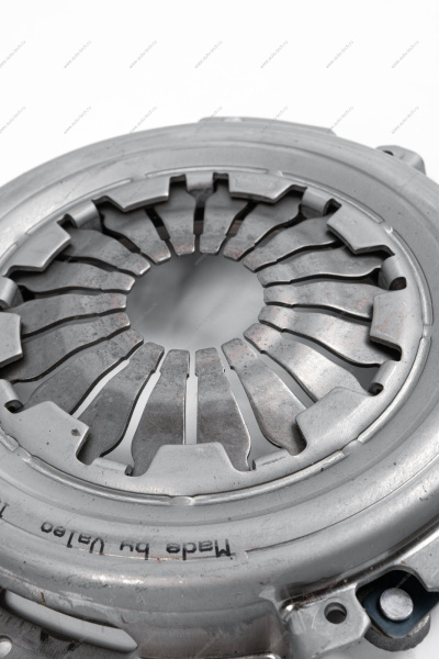 Диск сцепления ведомый+нажимной (без выжимного подшипника)C1060326 LADAVesta 1.6 c 2015-17/Largus 1.6 c 2016 к-т Valeo VALEO 832380