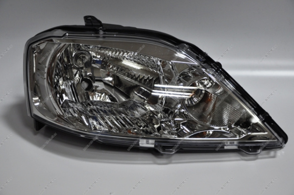 Фара правая RENAULT Logan 2010-/LADA Largus Renault RENAULT 8200744754