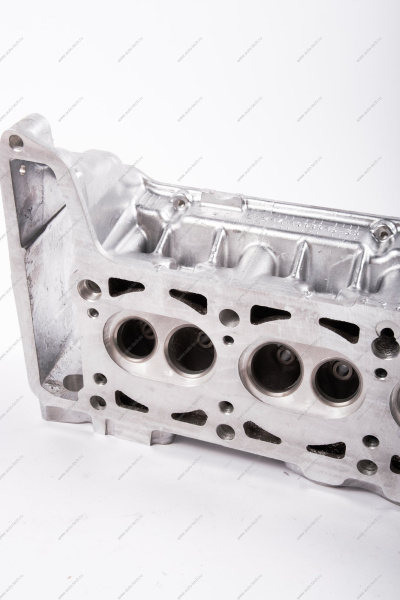 Головка блока цилиндров без шпилек (Н/О,с доп.отв.под датчик фаз)ВАЗ-21214-2123 Lada АвтоВАЗ 21214100301130