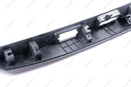 Накладка крышки багажника крашеная 496 ФАНТОМ Lada Vesta/ SW/ SW Cross (без отв. под камеру) Lada LADA 8450008390-496