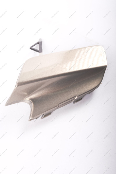 Крышка окна под переднюю буксирную проушину Lada Vesta SW Cross крашенная 247 Карфаген (Бежевый металлик) Lada LADA 8450031005-247