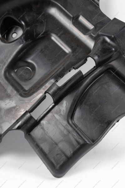 Щиток боковой переднего левого колеса LADA XRAY Renault RENAULT 638311798R