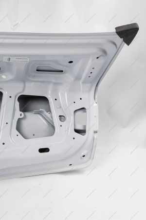 Крышка багажника в цвет 221 Ледниковый (белый) LADA Vesta NG (седан) Lada LADA 8450013789-221