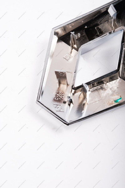 Эмблема ромб RENAULT Logan/Рено Логан перед. с 2010 г.8200667538/8200115114 ( ш-9см, в-11.5см) Renault RENAULT 628909891R