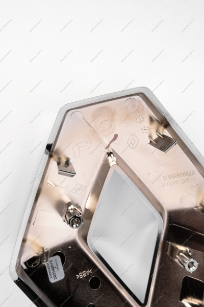 Эмблема RENAULT Logan 2014- решетки радиатора ( Ромб) Renault RENAULT 628909470R