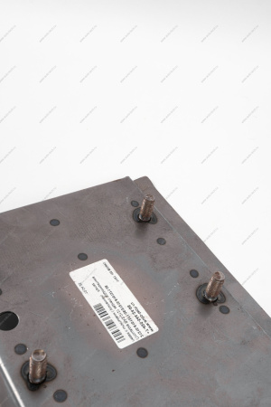 Площадка ВАЗ-2121 заднего поддомкратника правая с шпильками ( усиленная) Kamaz KAMAZ 21210-5101370-36