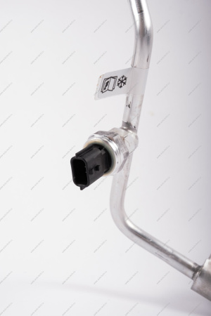 Трубопровод конденсатора (с датчиком 921366801R) (задний) LADA XRAY/Largus FL Lada LADA 8450020646