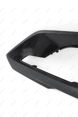 Накладка переднего бампера правая без отвер. под датчик слепой зоны (под покраску) LADA Vesta SW Cross FL Lada LADA 8450040062