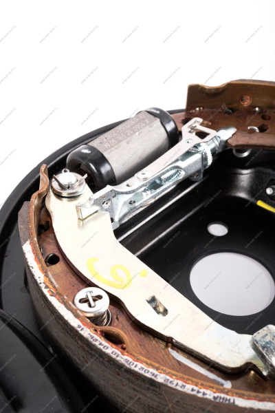 Комплект тормозов задних в сборе ( левый + правый ) LADA Largus Renault RENAULT 440208382R