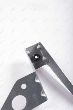 Кронштейн правого крыла Datsun боковой Nissan DATSUN 631405PA0B