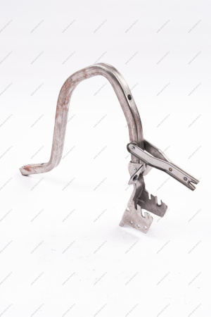 Петля ВАЗ-2190 крышки багажника правая (ВМЗ) Lada LADA 21900560501001