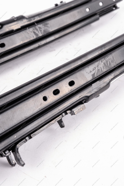 Комплект направляющих сидения правого(пассажира) LADA Largus Renault RENAULT 6001550384