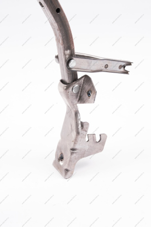 Петля ВАЗ-2190 крышки багажника левая (ВМЗ) Lada LADA 21900560501101