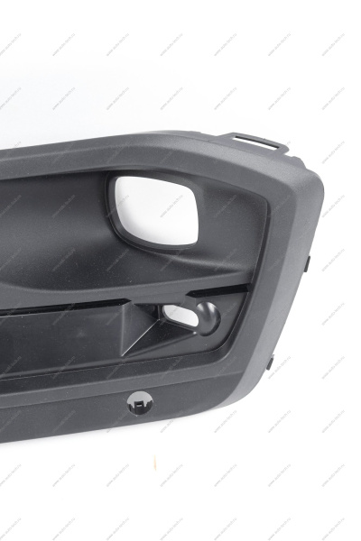 Облицовка ПТФ левая под парктроник LADA Vesta FL Lada LADA 8450041597