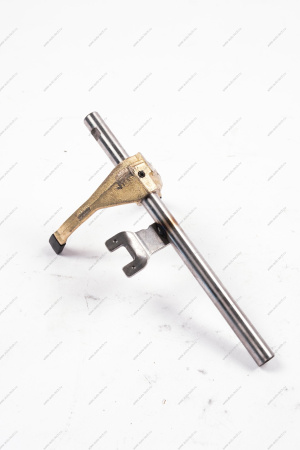 Шток переключения 1-2-ой передачи с вилкой в сборе КПП-JR5 LADA Largus Renault RENAULT 8201282175