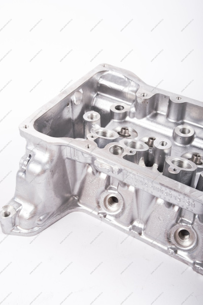 Головка блока цилиндров без шпилек (Н/О,с доп.отв.под датчик фаз)ВАЗ-21214-2123 Lada АвтоВАЗ 21214100301130