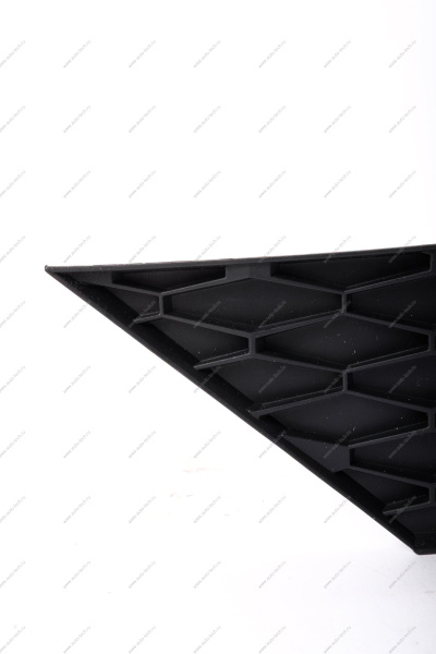 Заглушка передней противотуманной фары левая LADA Xray Cross Lada LADA 8450022045