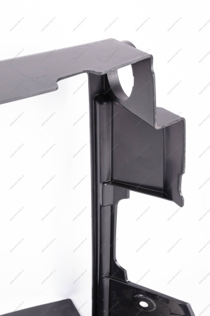 Щиток радиатора (дефлектор) на авто без кондиц. LADA Vesta Lada LADA 8450030226