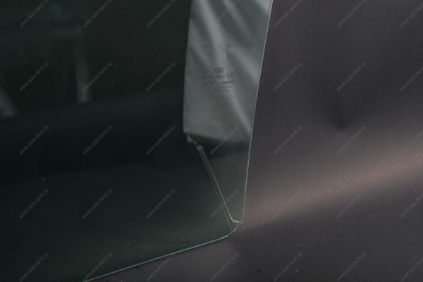 Стекло LADA Vesta опускное передней двери левое тонирован. (Tinted) Lada LADA 8450045191