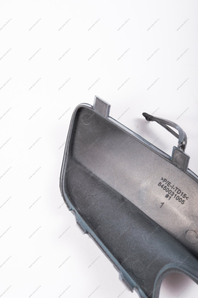 Крышка окна под переднюю буксирную проушину Lada Vesta SW Cross крашенная 496 Фантом (серо-голубой) Lada LADA 8450031005-496