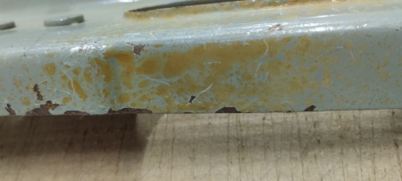 УЦЕНКА Стойка новая Lada Vesta рамки радиатора левая (катафорезный грунт)( Следы коррозии, местами сколы грунта ) Lada LADA 8450039312