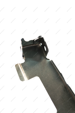 Кр-н ВАЗ-2107 решетки радиатора правый Lada LADA 21070840104000